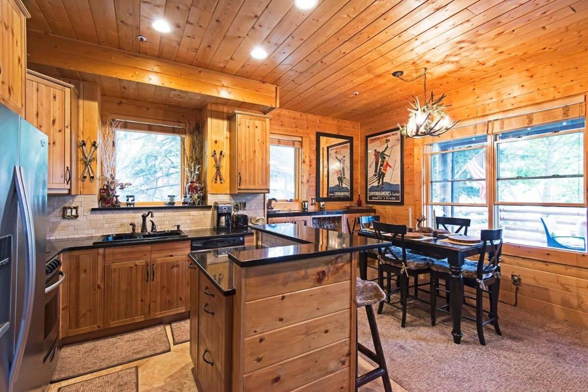 Rustic 2Br Condo With Private Hot Tub And Ski Views Park City Exterior photo